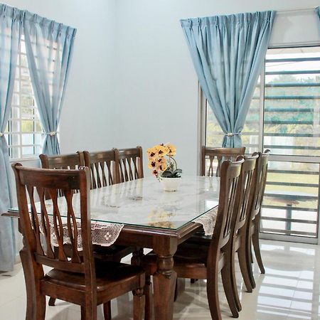 Kundang Villa @ Tasik Biru - 3 Bedrooms Bungalow Rawang Kültér fotó